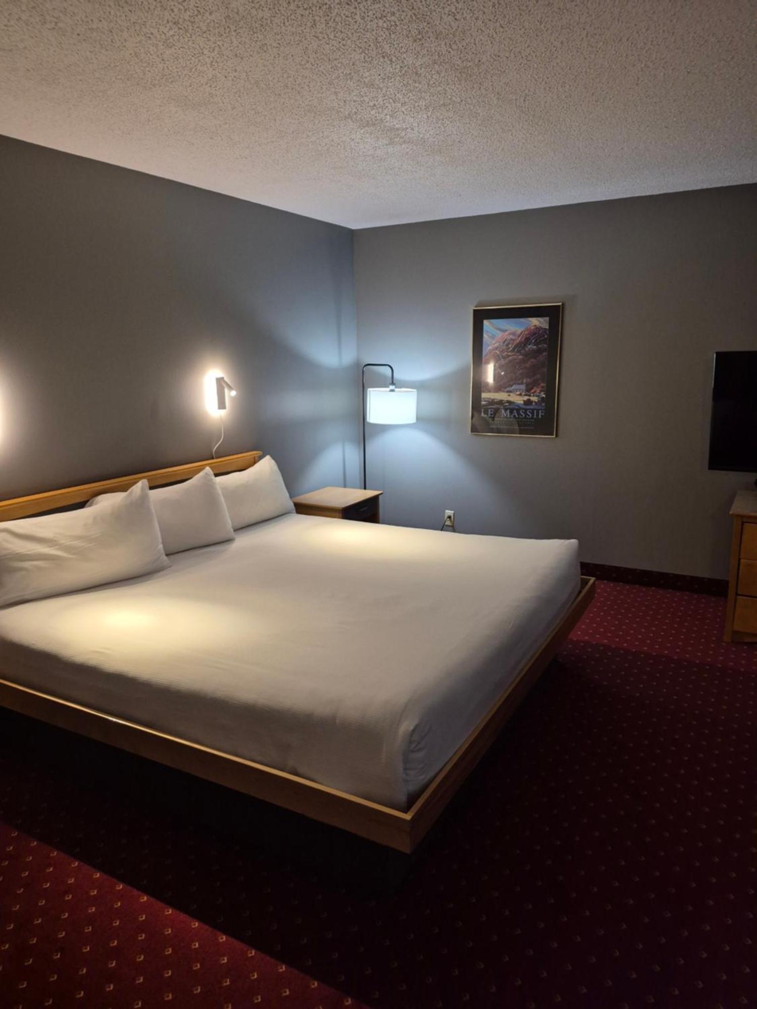 Hotel Baie Saint Paul Экстерьер фото