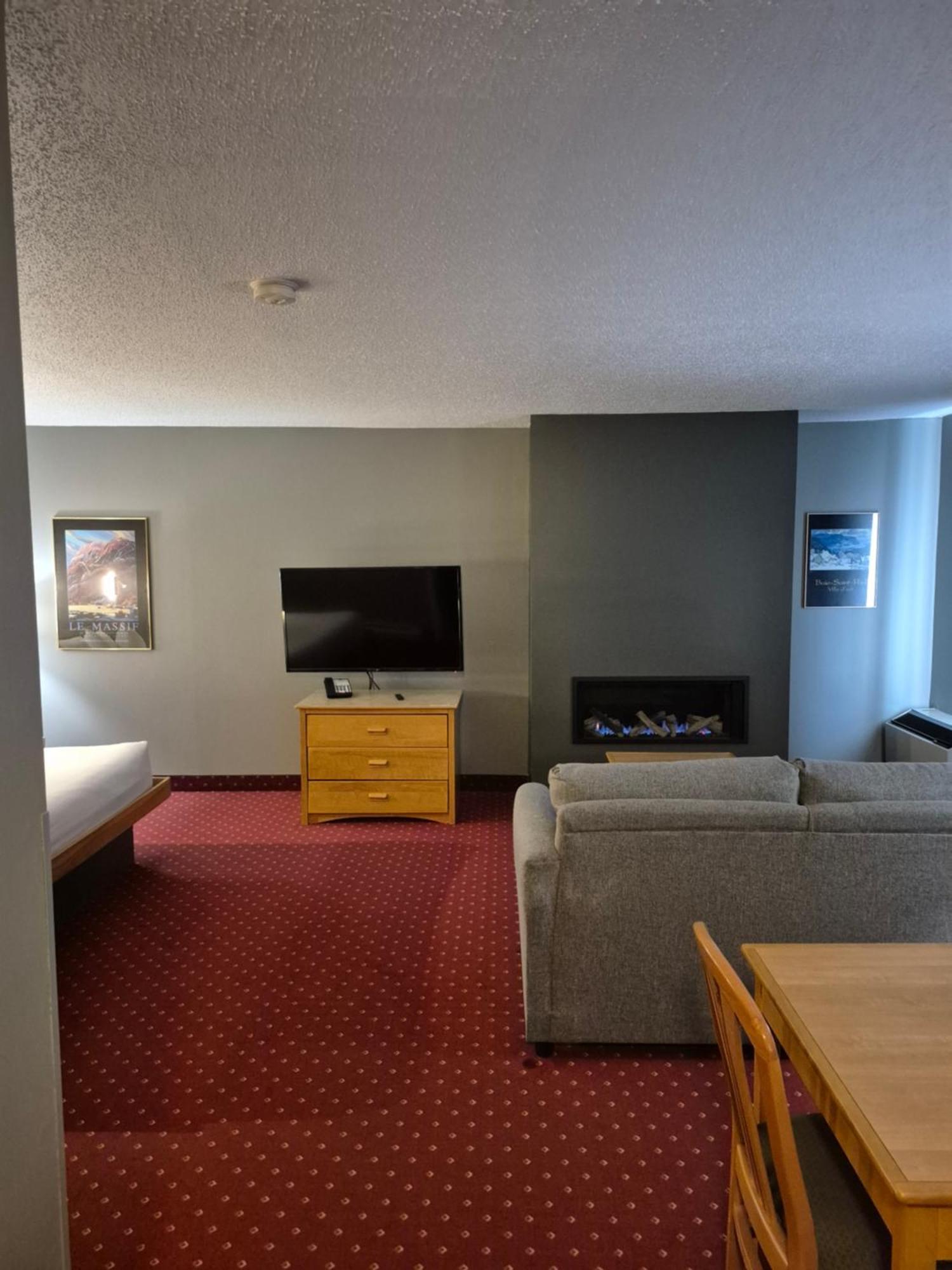 Hotel Baie Saint Paul Экстерьер фото