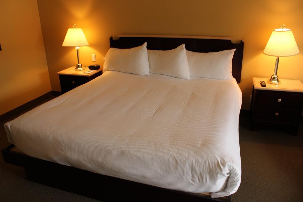 Hotel Baie Saint Paul Экстерьер фото