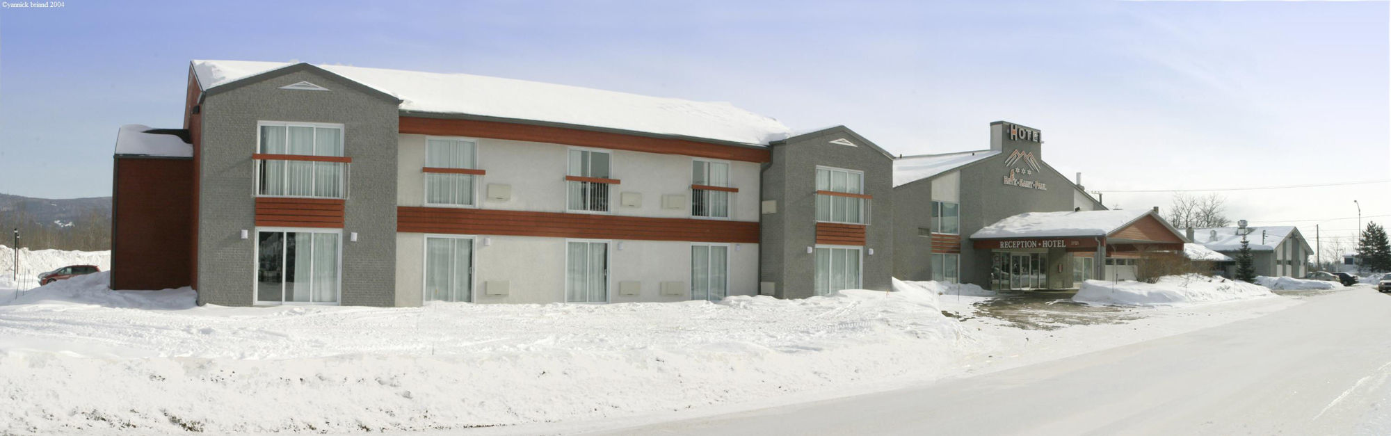 Hotel Baie Saint Paul Экстерьер фото