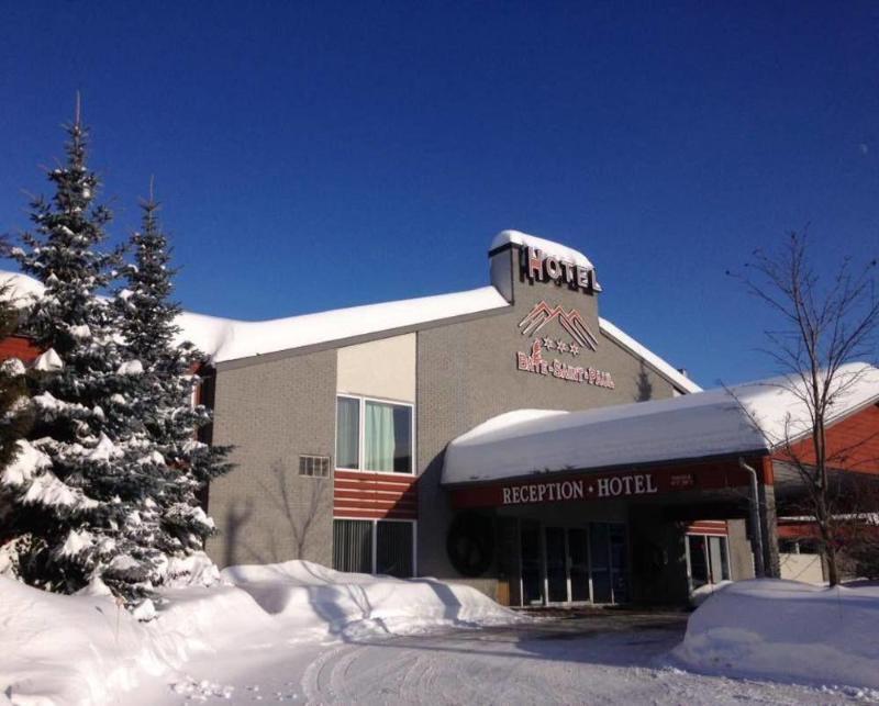 Hotel Baie Saint Paul Экстерьер фото