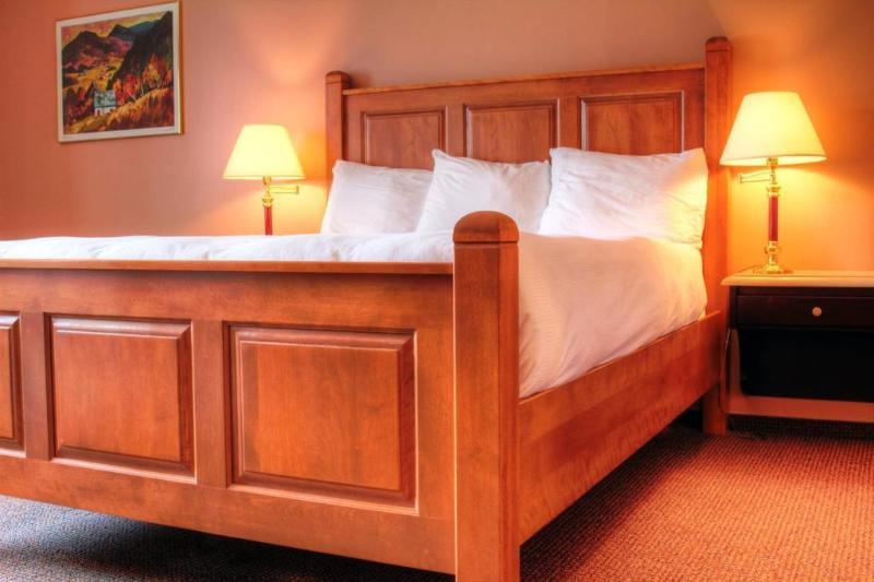 Hotel Baie Saint Paul Экстерьер фото