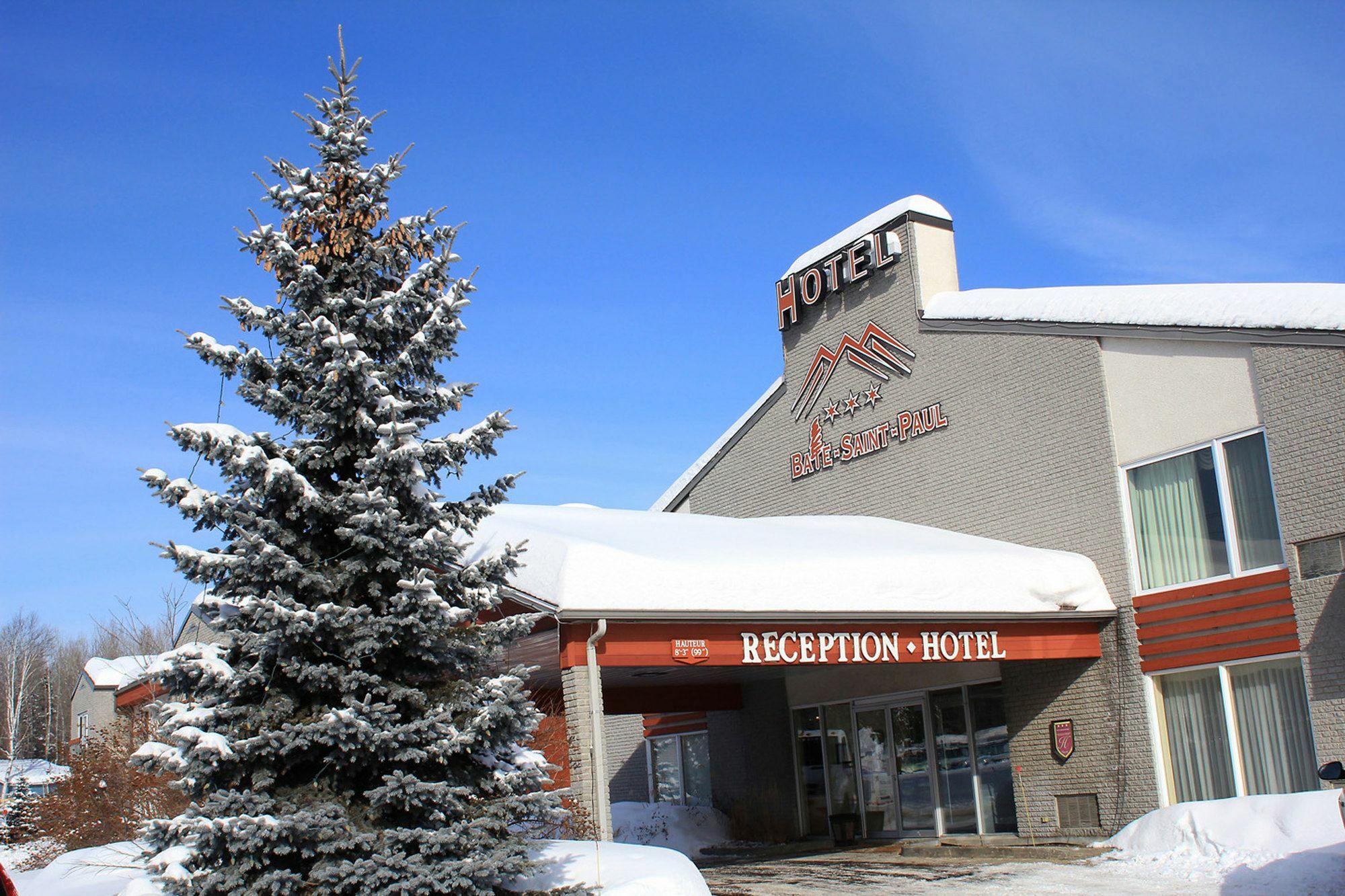 Hotel Baie Saint Paul Экстерьер фото